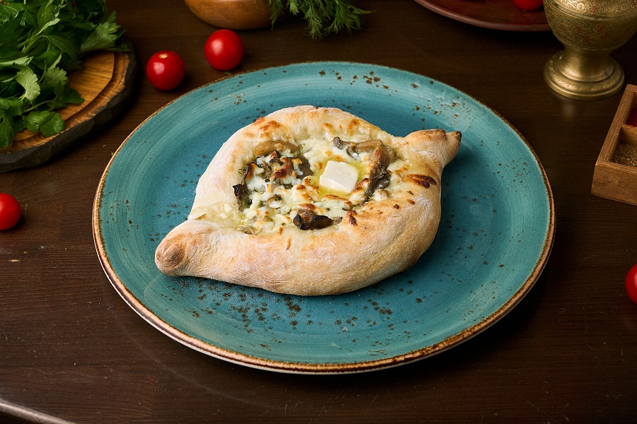 Аджарули с грибами, с сулугуни и имеретинским сыром