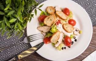 Салат Цезарь с курицей 200 г