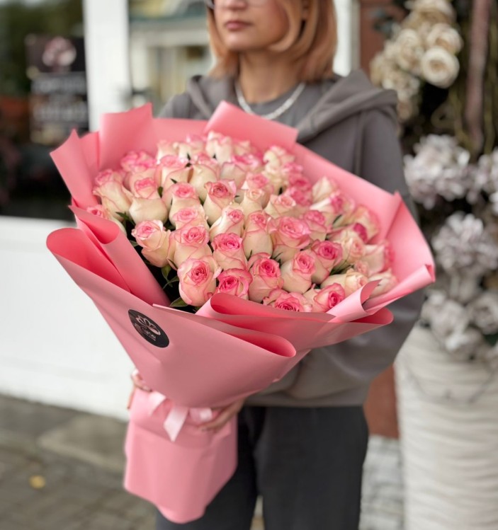 Роза в букете 51