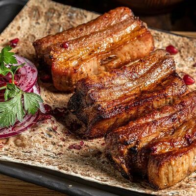 Свиная грудинка на мангале