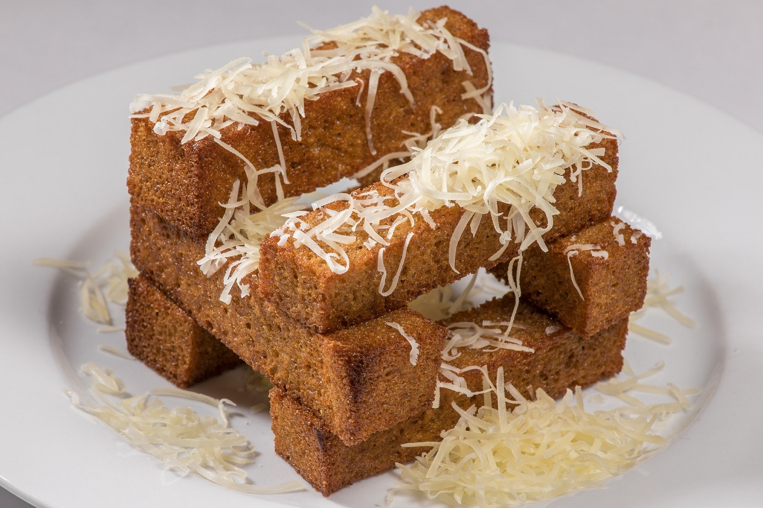 Гренки с сыром и сливочно-чесночным соусом