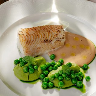 Палтус с пюре из горошка