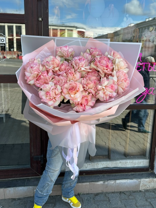 Букет из 25 нежных французских роз