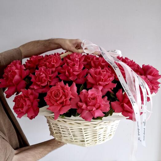 Большая корзина + коробка конфет в подарок «Кружева»