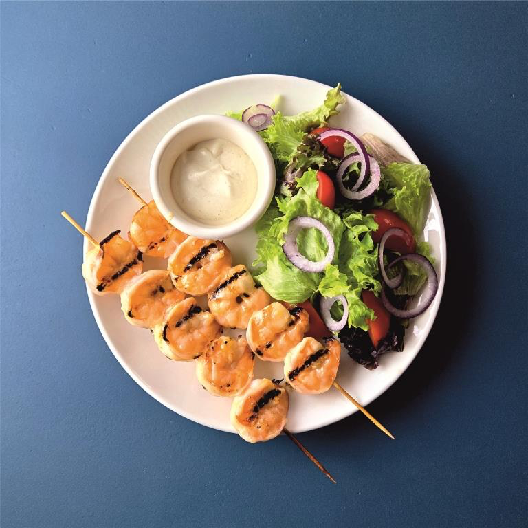 Креветки гриль со свежим салатом