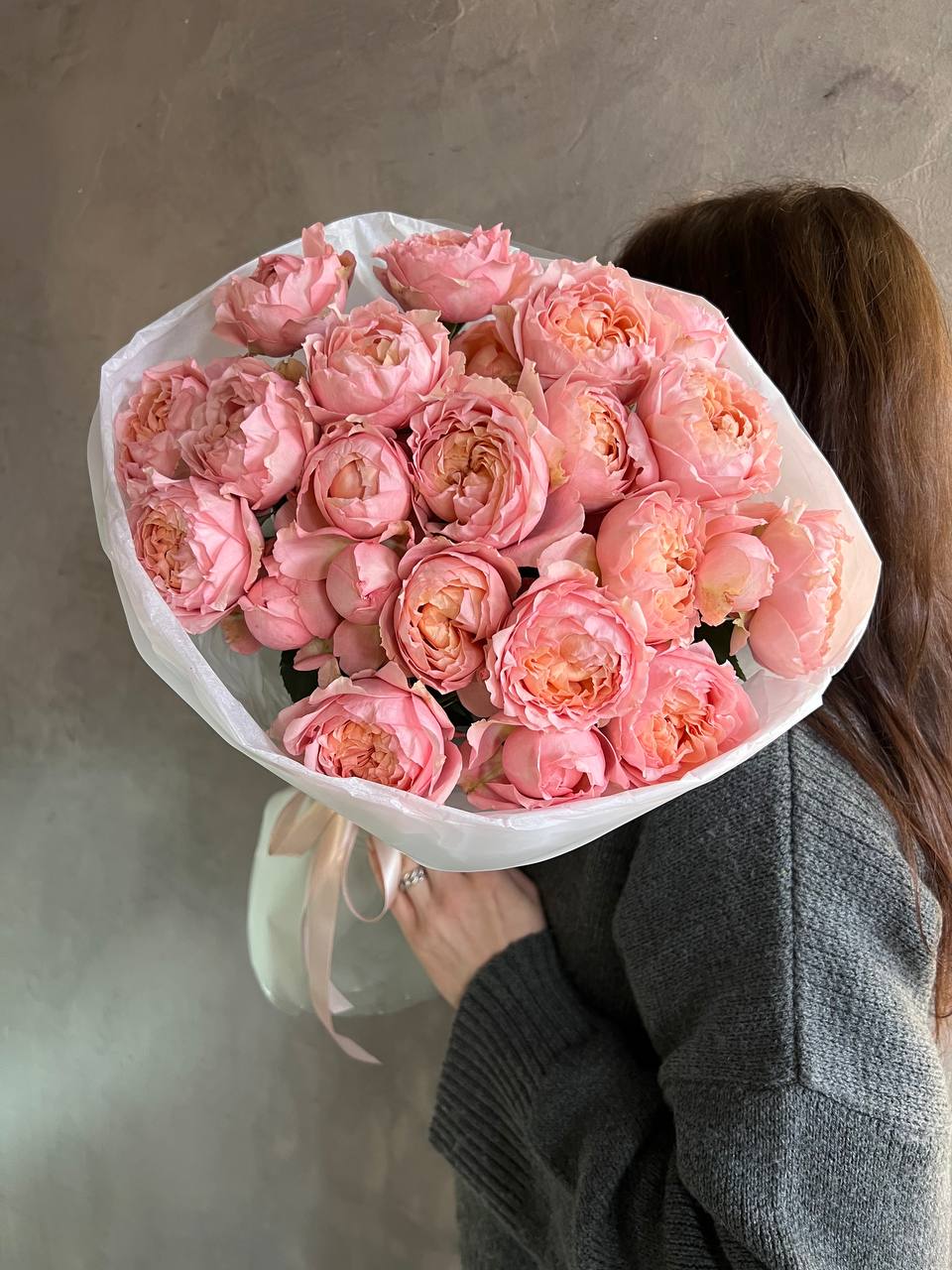 Моно-букет из пионовидных кустовых роз Джульетта / 7шт