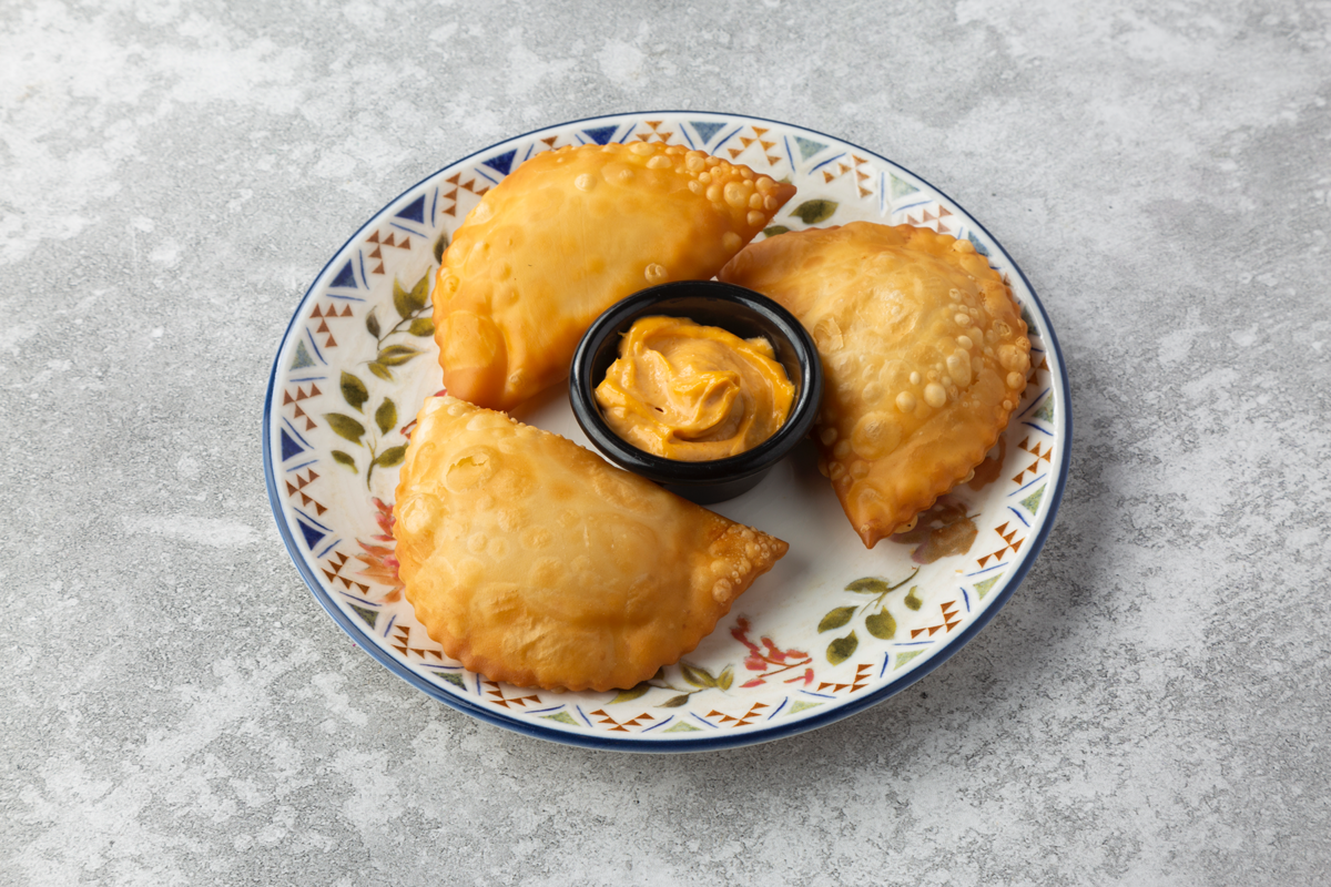 Мини-чебуреки с креветками