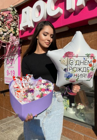 Коробочка со сладостями и цветочками