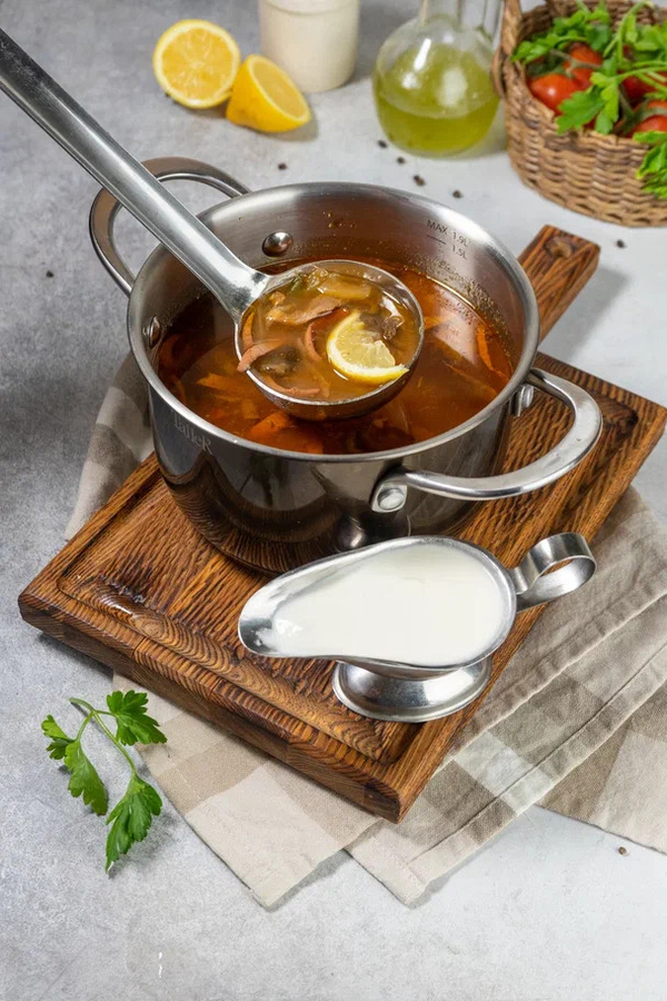 Солянка сборная мясная