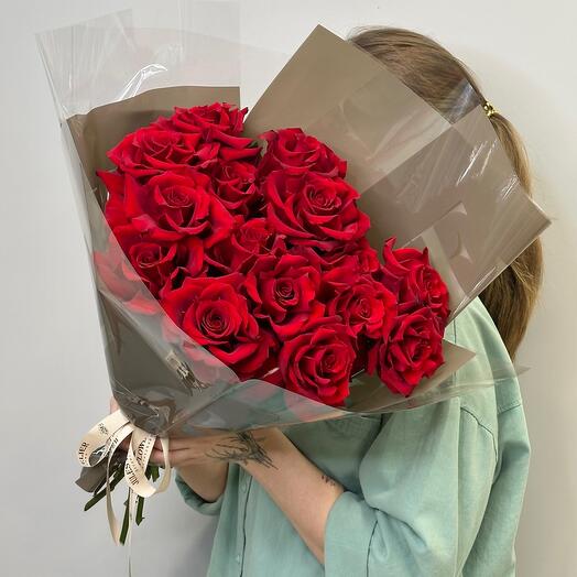 «Нотр-Дам-де-Пари» букет из красных французских роз Эксплорер