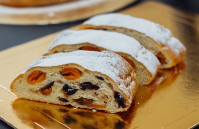 Рулет с курагой и изюмом