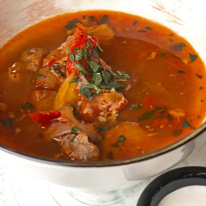 Венгерский мясной копченый суп