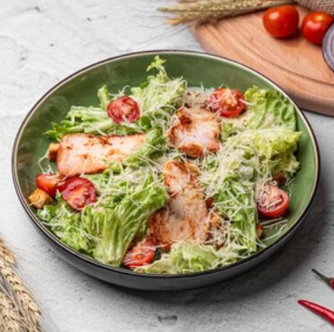 Салат Цезарь с курицей