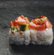 Тартар с лососем и авокадо (8 шт.)