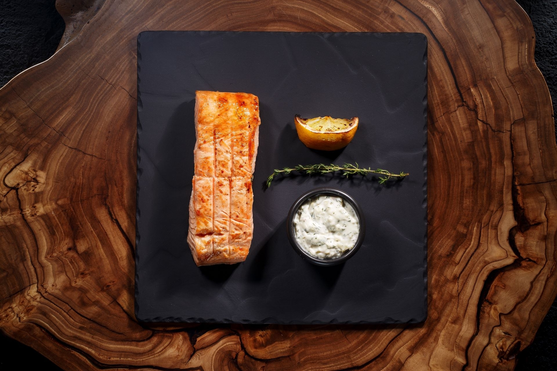 Стейк из лосося на углях