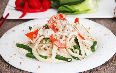 Удон с морепродуктами в сливочном соусе