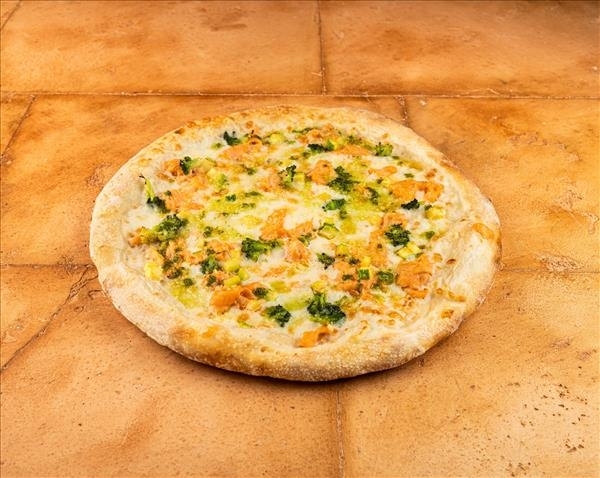 Пицца с лососем и цукини (30 см)