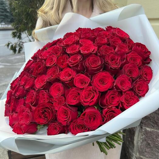 Красные розы для неё 