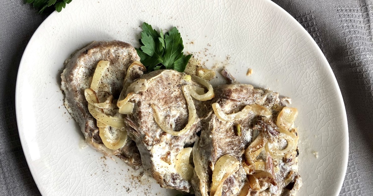 Язык запеченный в сметане