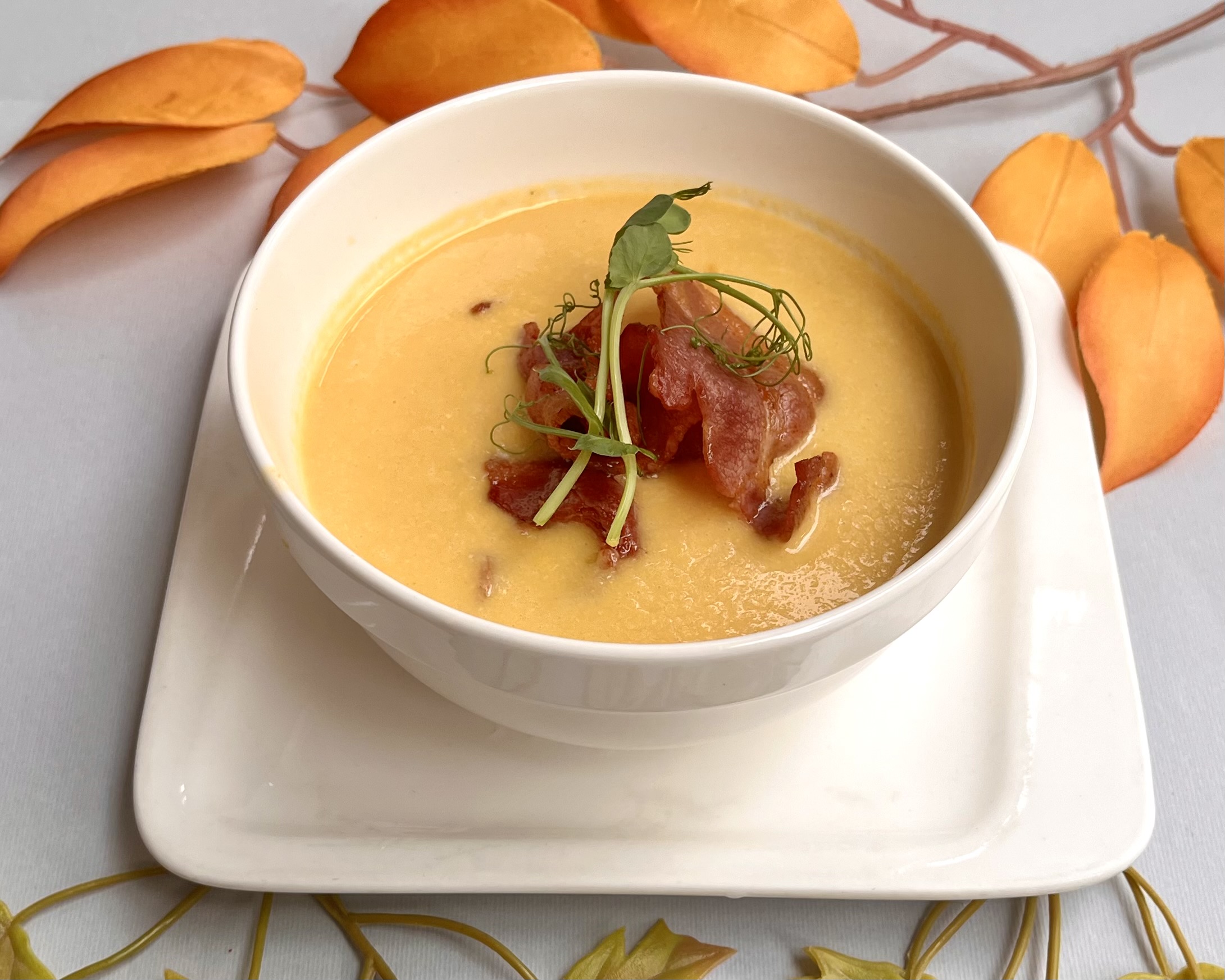 Кукурузный крем-суп с беконом и фокачей