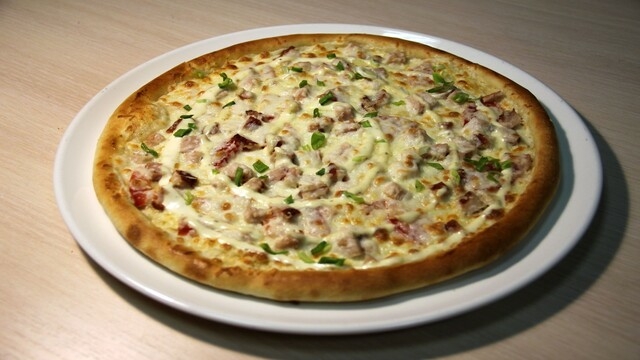 Пицца С КОПЧЁНОЙ КУРОЧКОЙ 38 см.