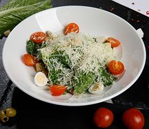 Салат Цезарь с курицей