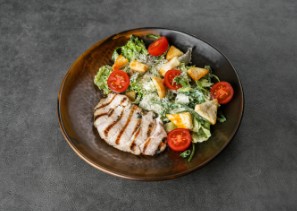 Цезарь с курицей