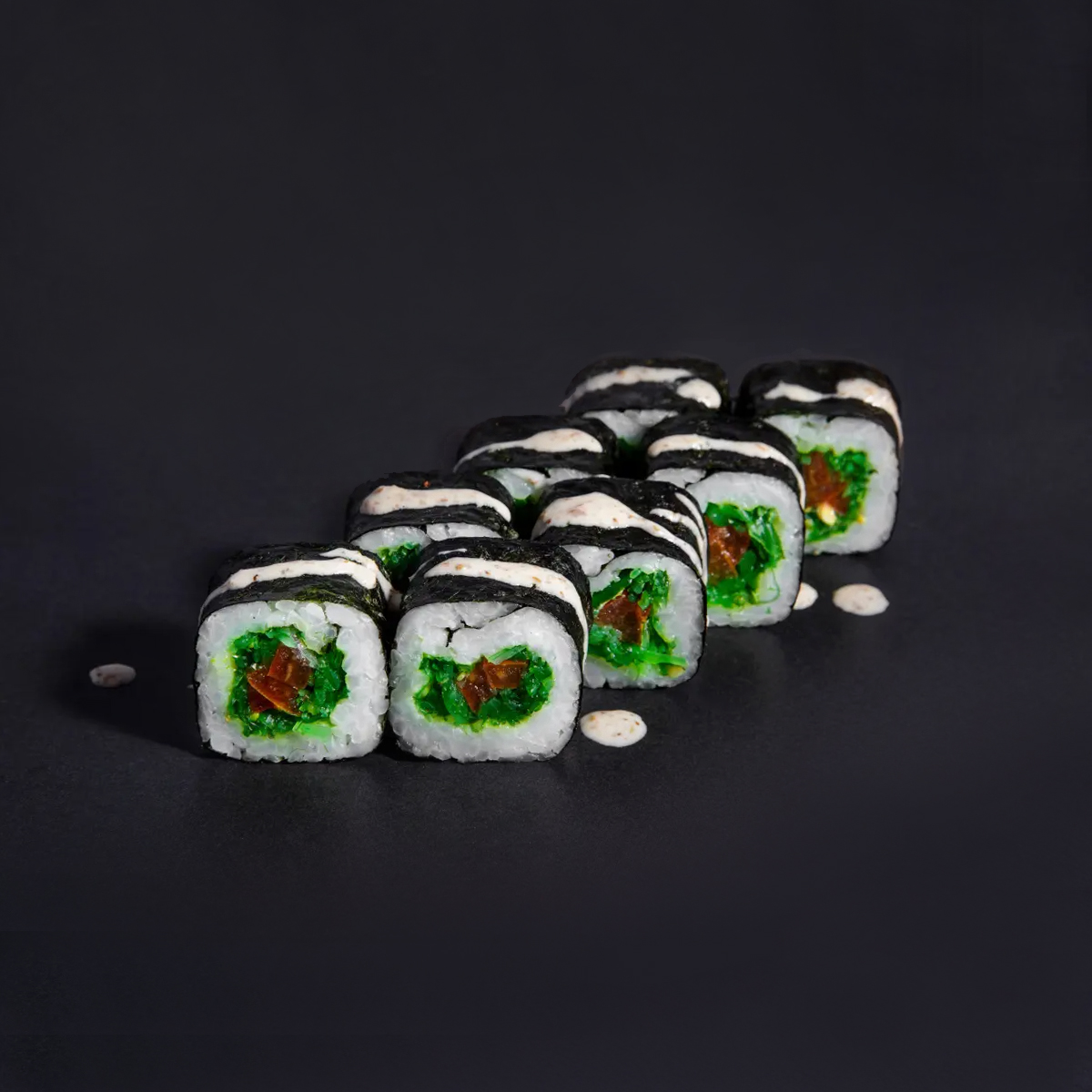 Ролл с чуккой и помидорами