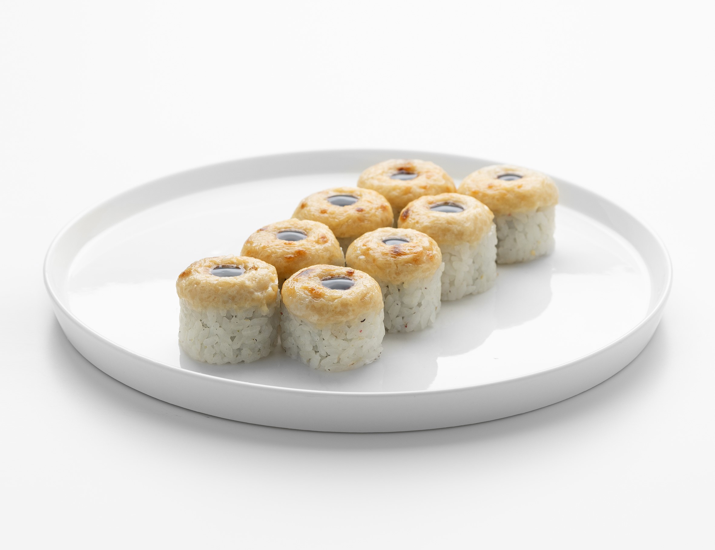 Теплый ролл с нежным лососем