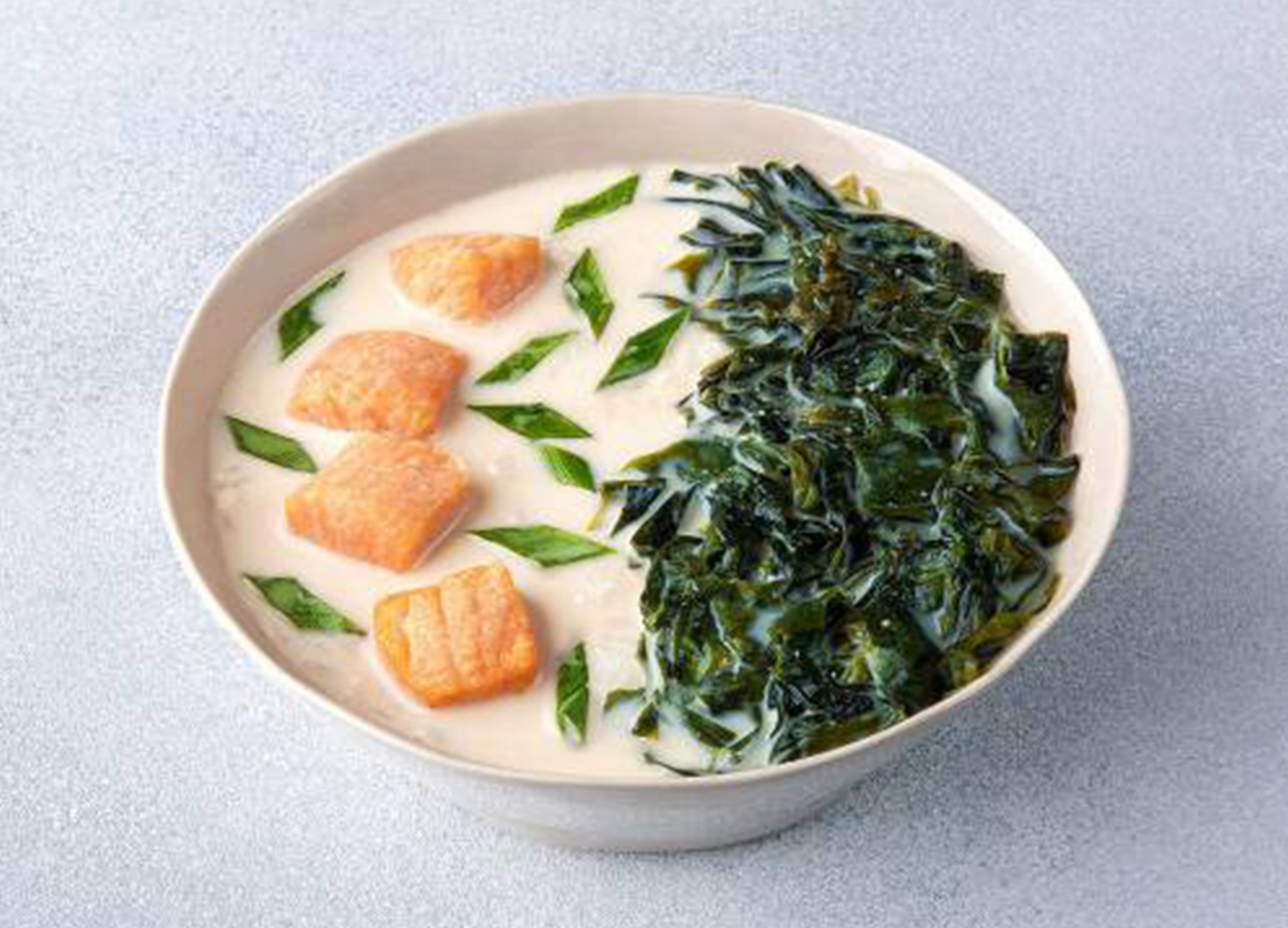 Сливочный суп с лососем