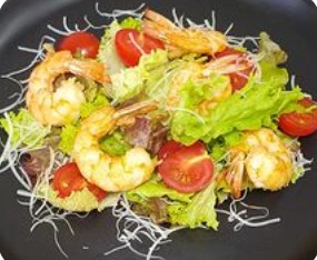 Салат Цезарь с креветками