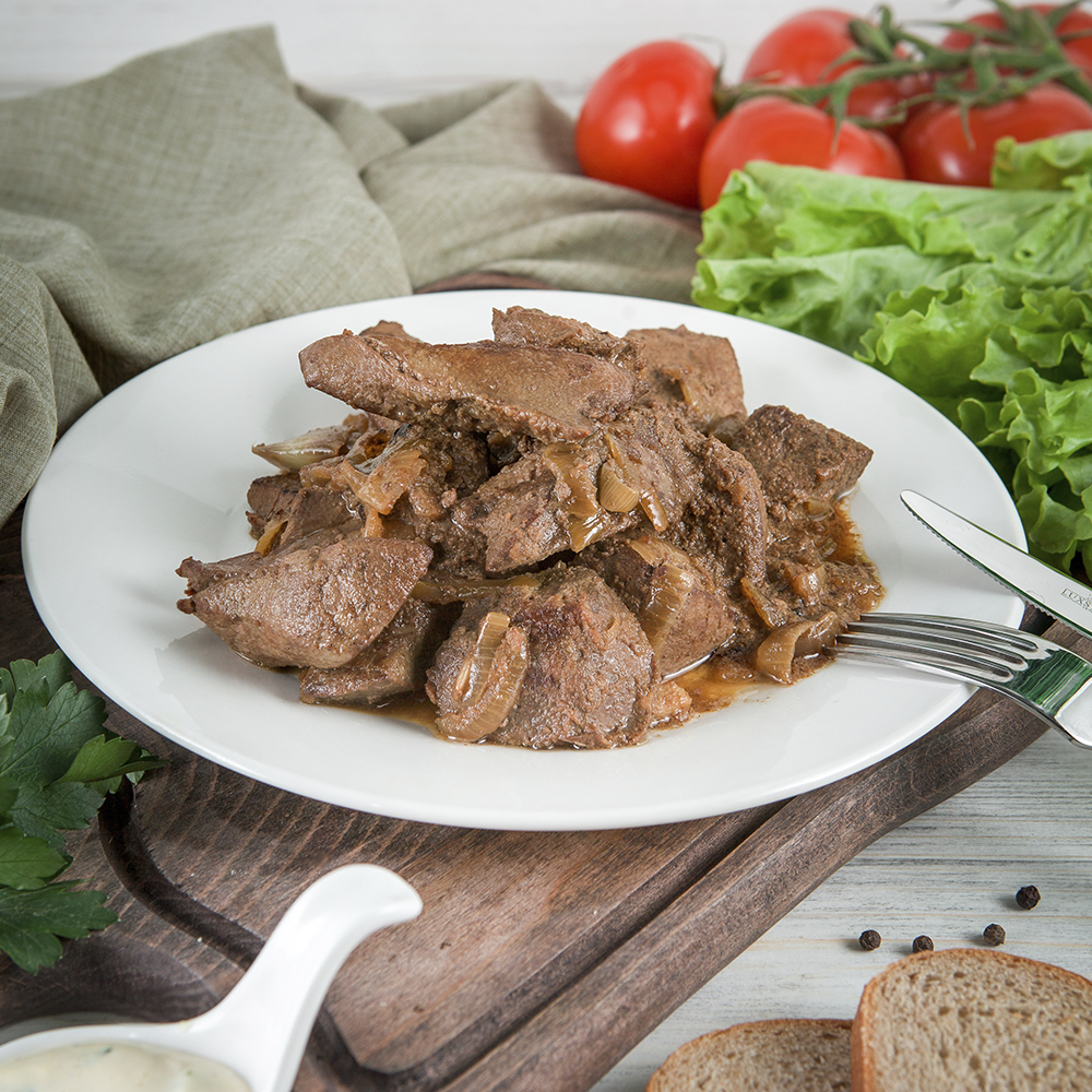 Печень свиная жареная с луком