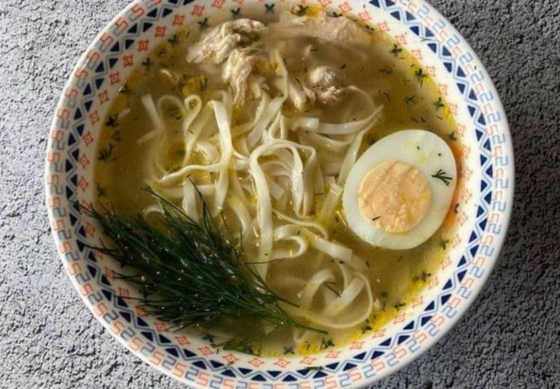 Куриная лапша с яйцом