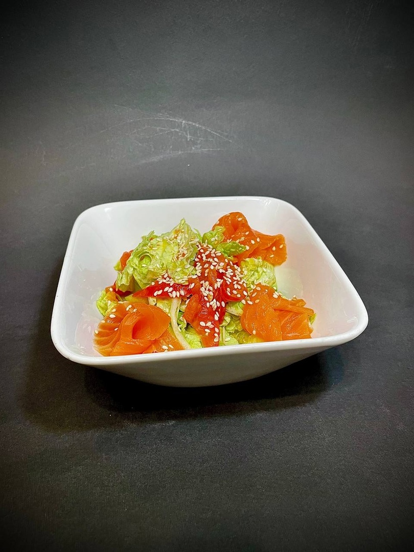 Салат с лососем