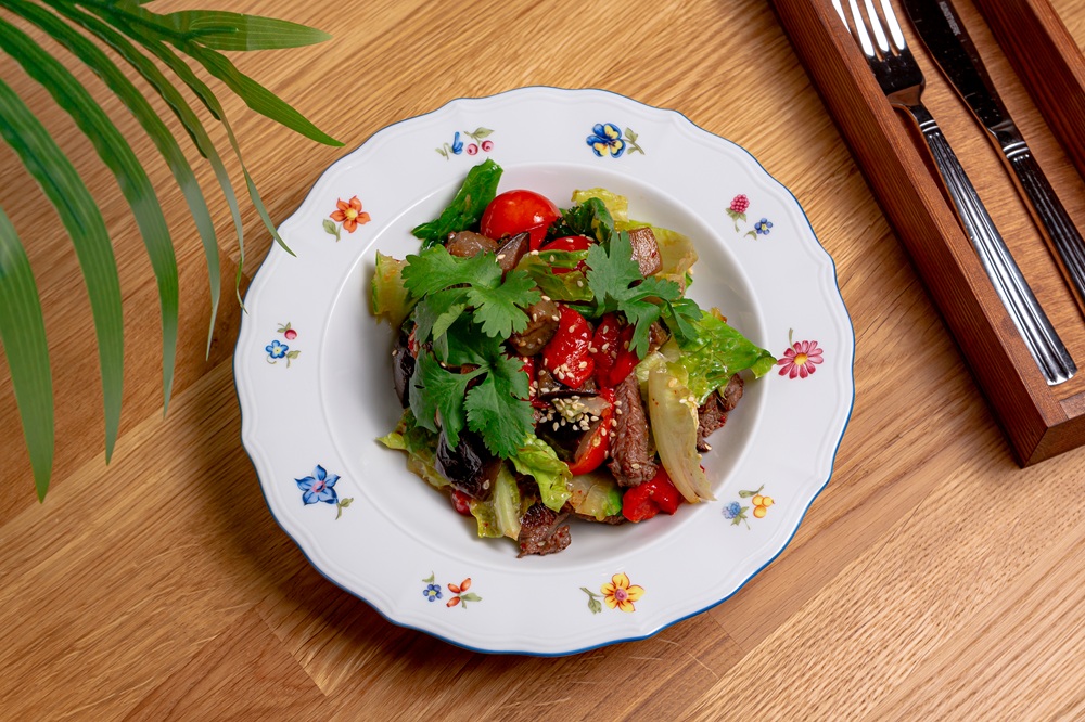 Салат с говядиной и баклажанами 585р