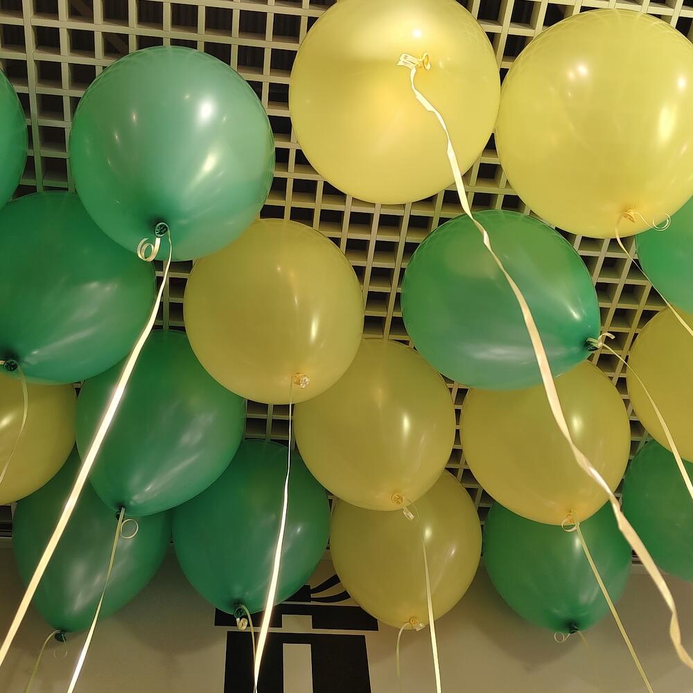 Воздушные шары в потолок "Жёлто-зелёный"