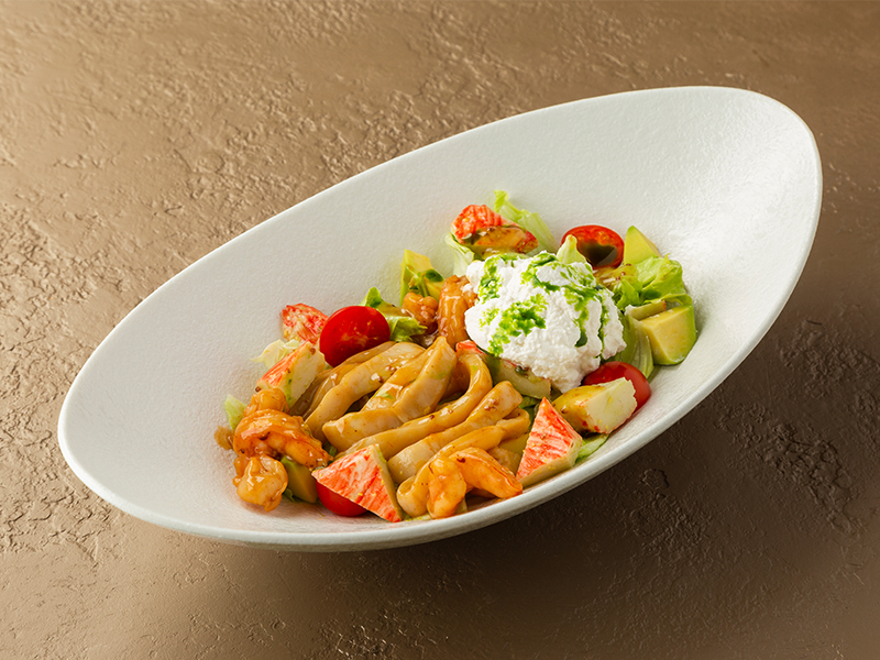 Морской салат с авокадо и рикоттой