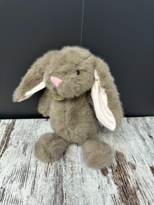 Милый плюшевый зайчик