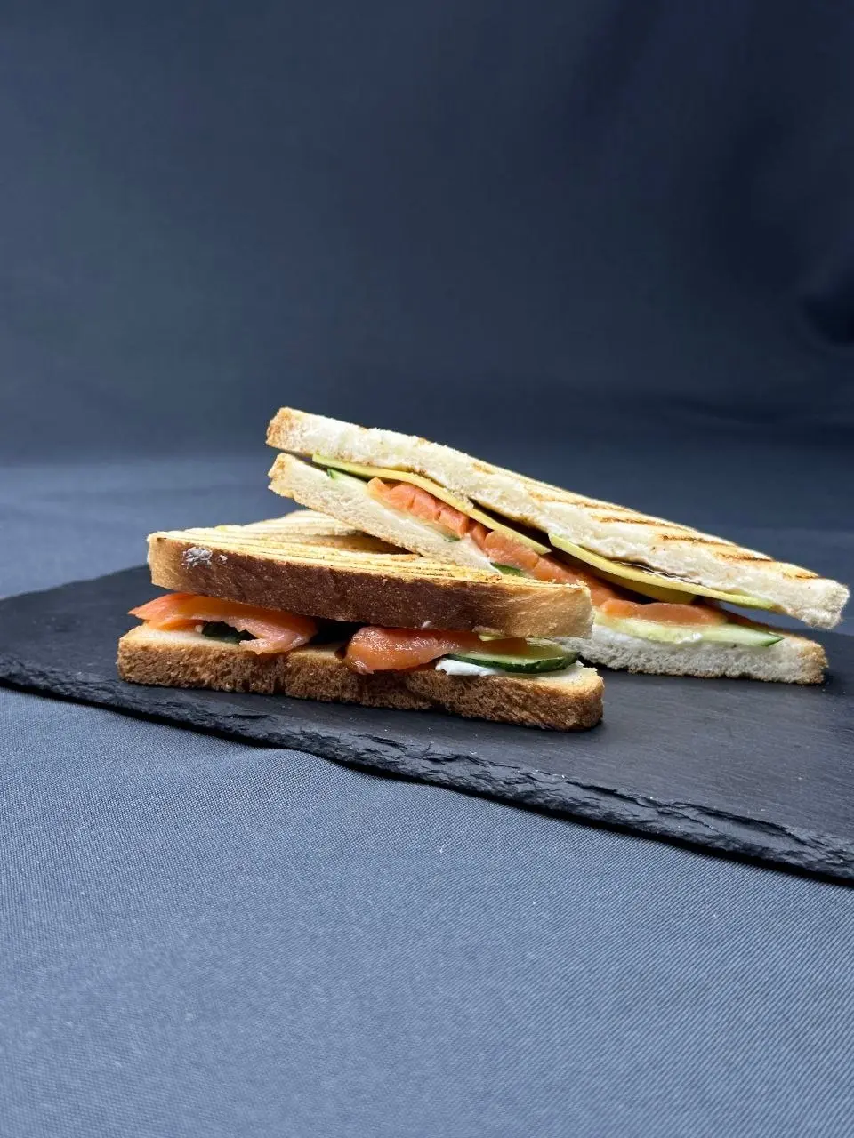 Сэндвич с копченым лососем