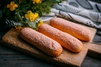 Эклер клубника.