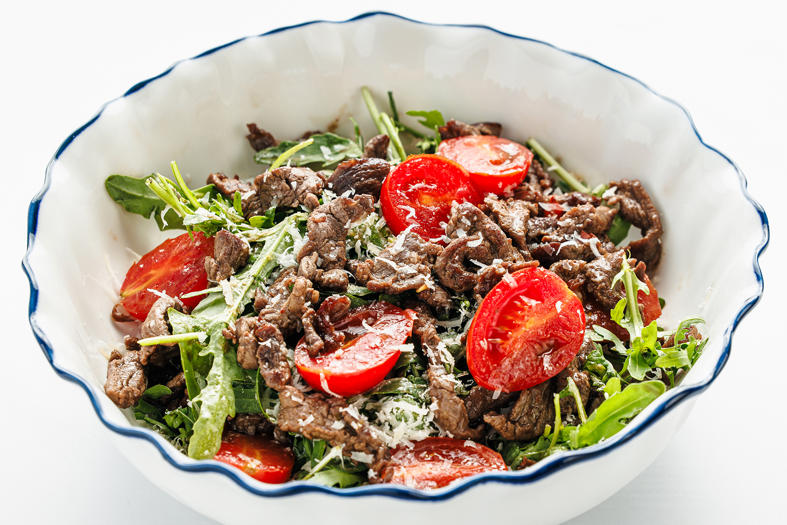 Салат из говядины с руколой