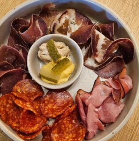 Мясная тарелка