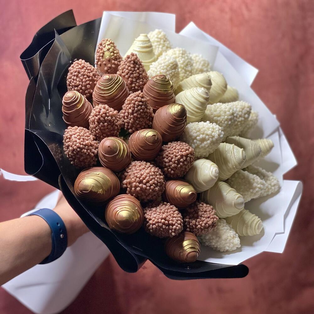 Клубничный букет «Инь Янь»