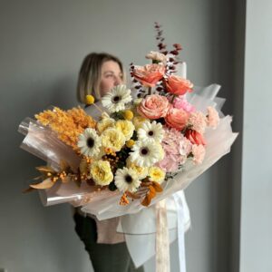 Сборный букет роз и гермини