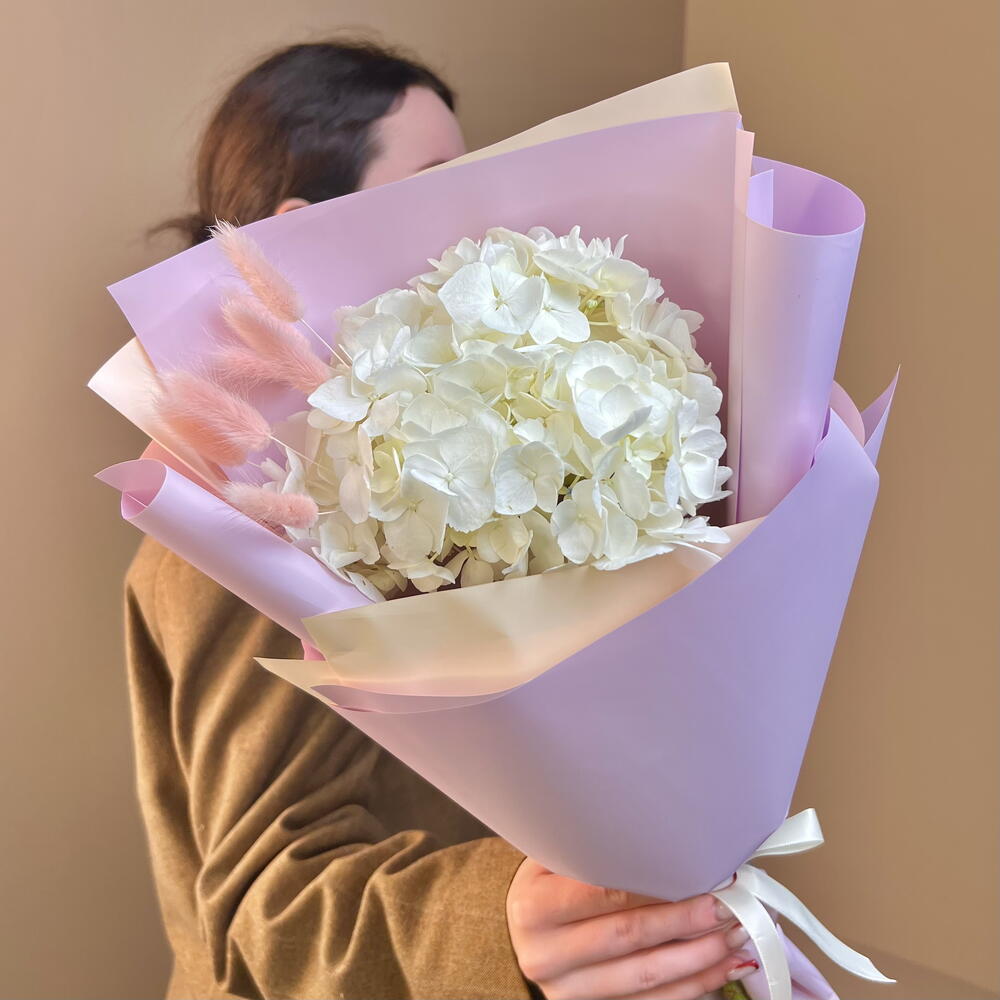 Белоснежная Легкость — букет из гортензии и лагуруса