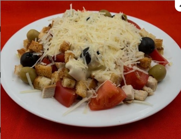 Салат Цезарь с куриной грудкой