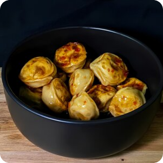 Пельмени со свининой и говядиной в сладком чили-соусе