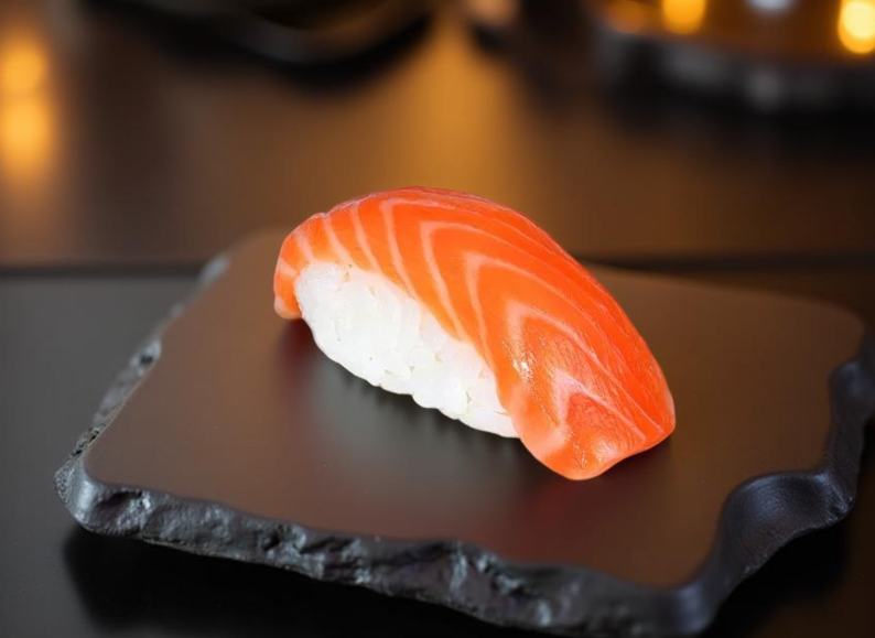 Суши лосось
