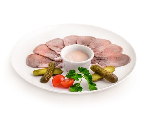 Язык отварной с хреном