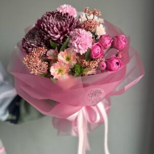 Фактурный букет с хризантемой и озотамнусом